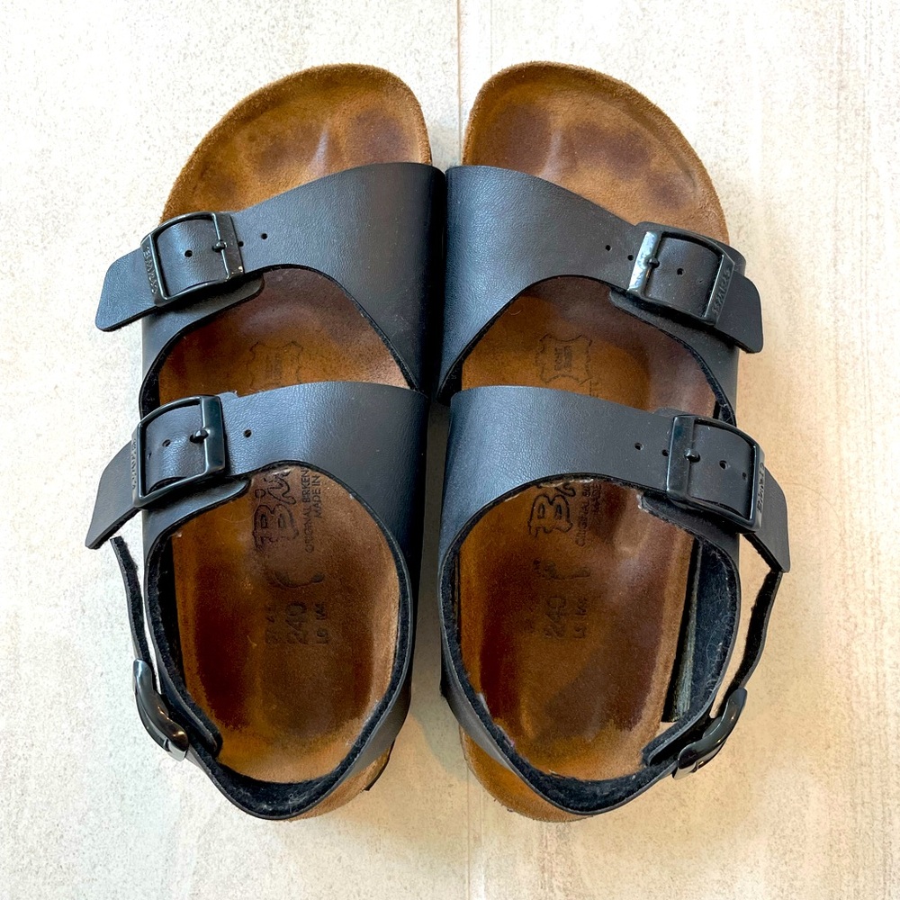 Birkenstock’s Birkis sandals. Size 37.